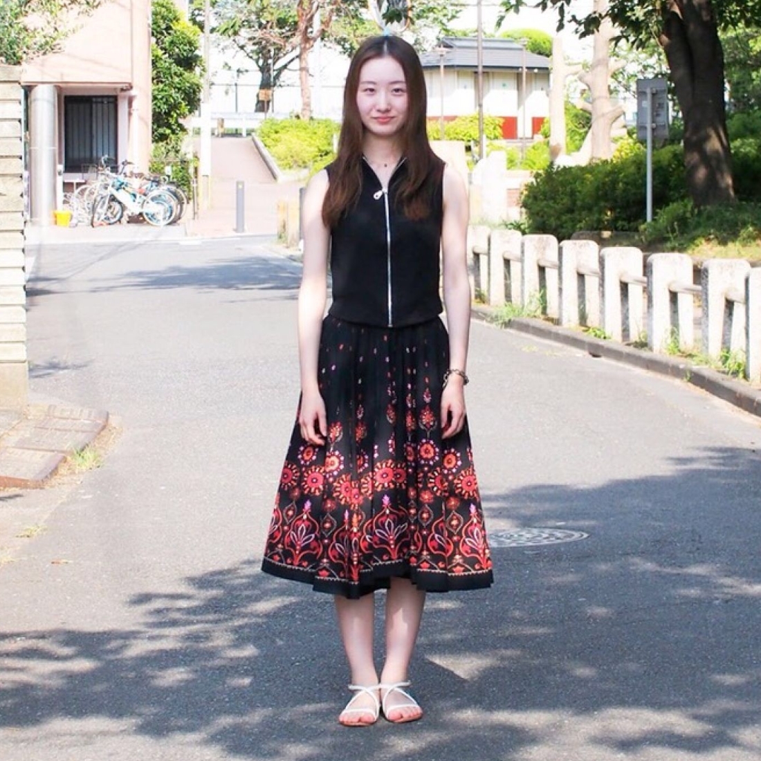花火柄のスカートがポイント‼︎ アナ研  歌穂のおしゃれファッション