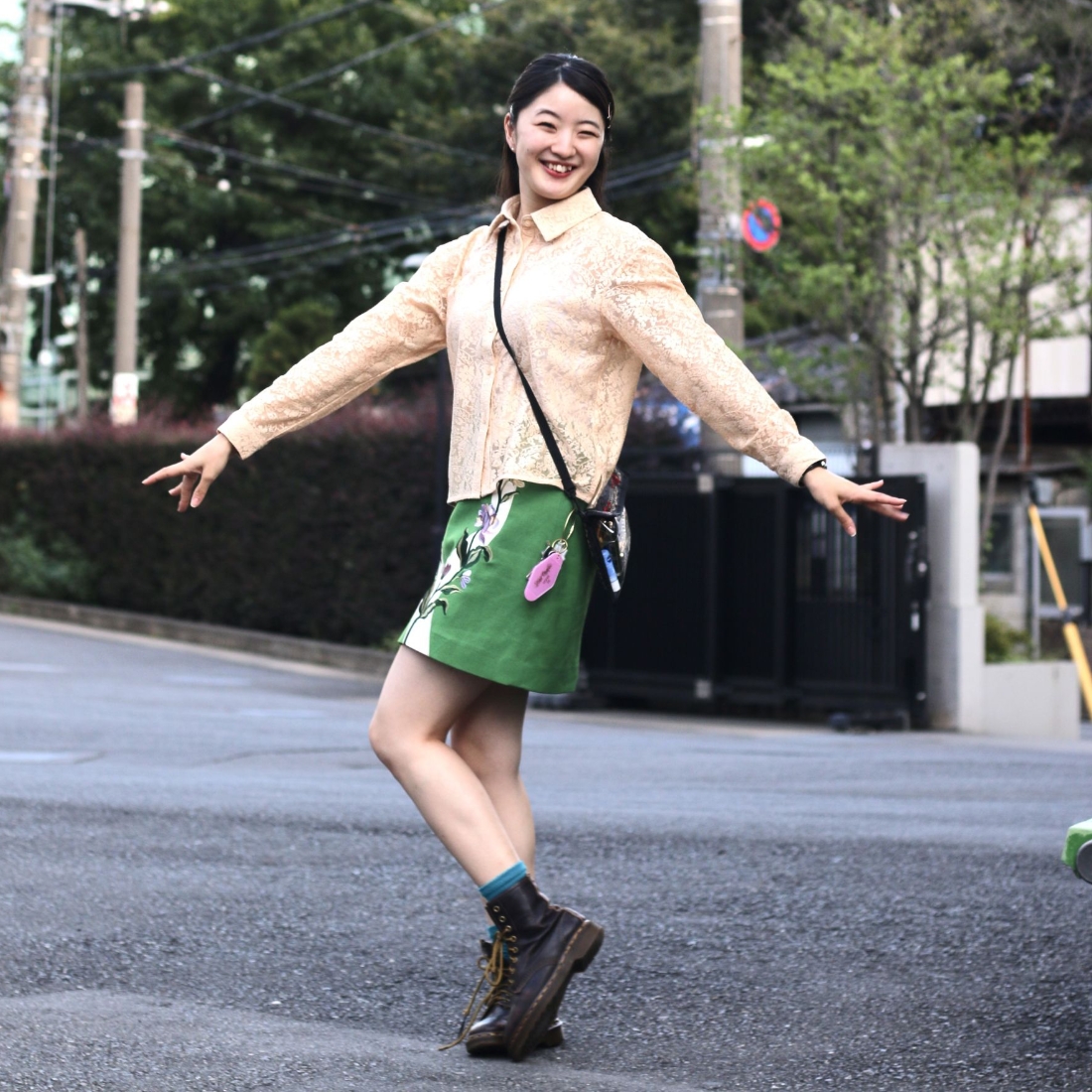グリーンのスカートが目を引く👁デザイン学科gamiちゃんのスナップ