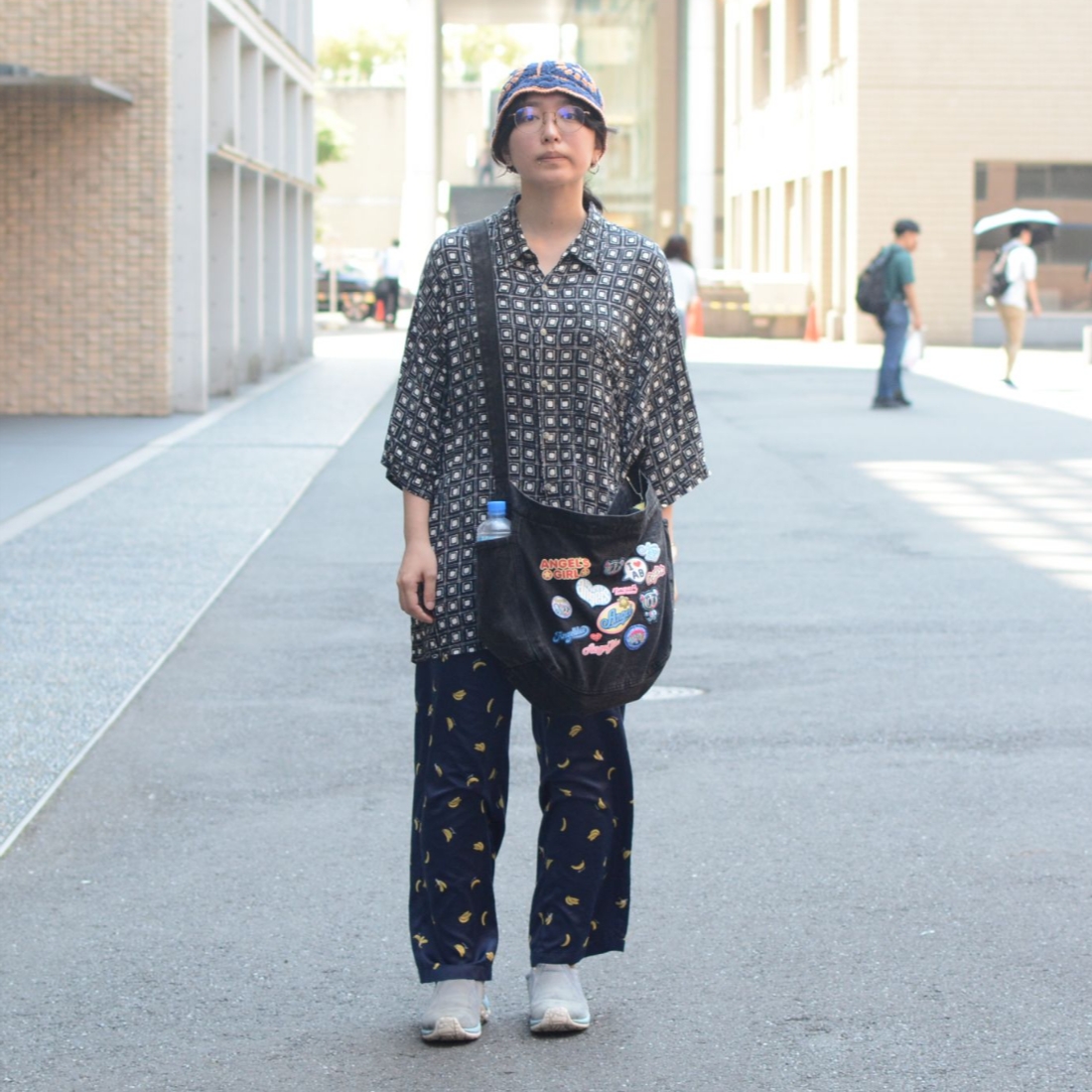 文学部ホシの帽子が可愛い🌻エンジェルブルーのカバンも最高！スクールコーデ✨️