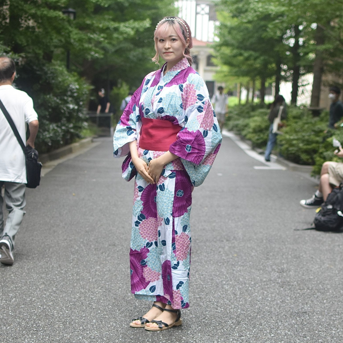 ピンクヘアと大花柄のマリアージュ🏵️政治経済学部まおは浴衣デーをエンジョイ🩷