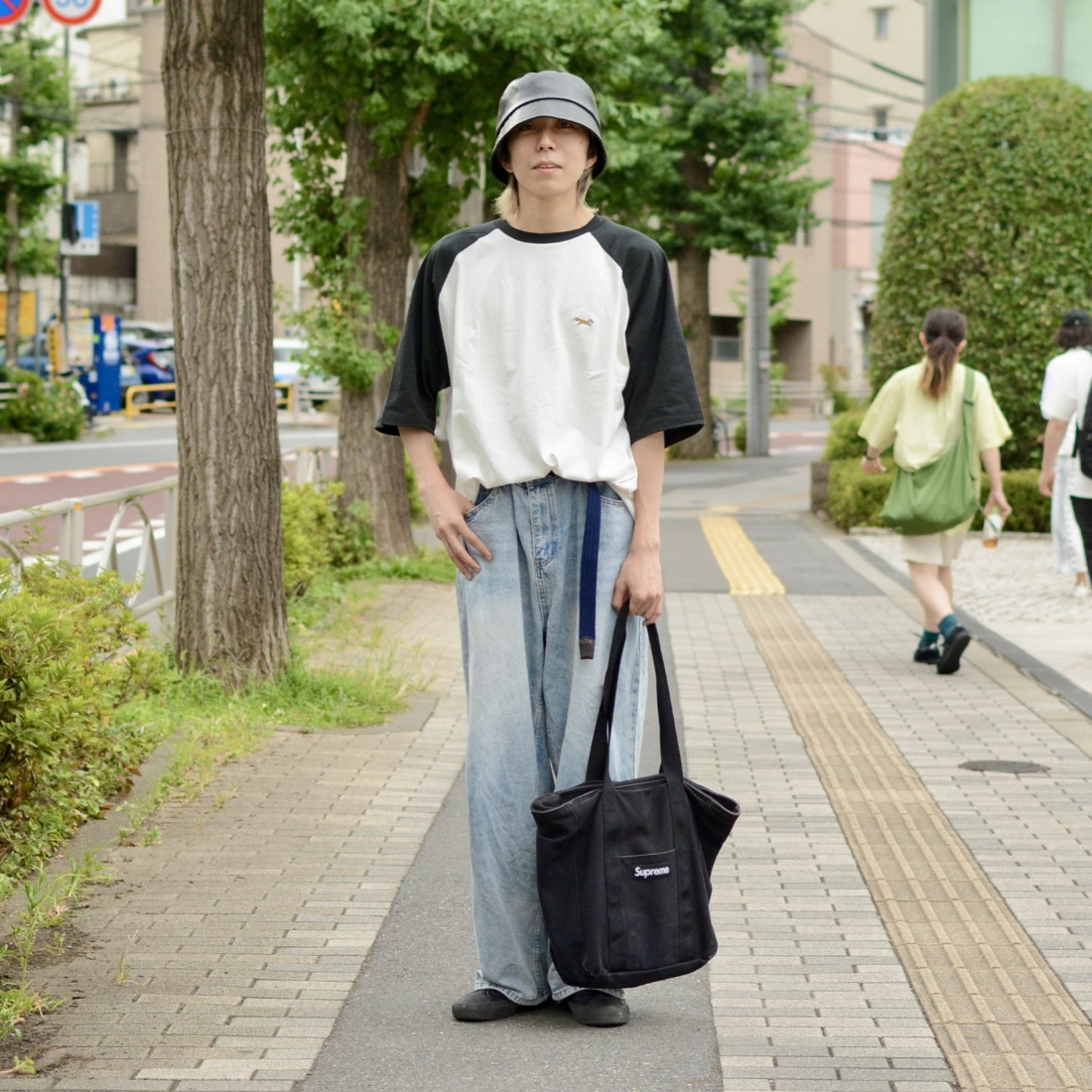 経済学部せなぼーいの通学コーデ！シンプルながらもかなりキマってます👊