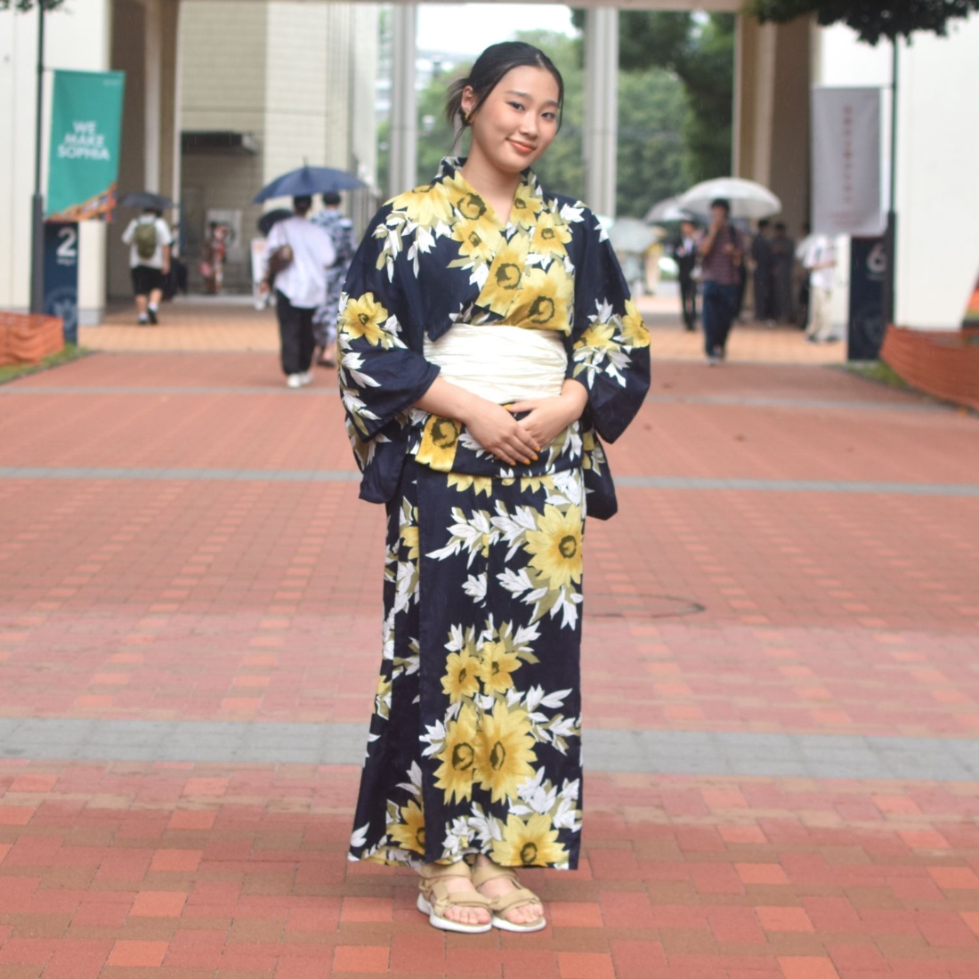 ネイルもピアスも全部ひまわり💛🌻神学部アキラ on 浴衣デー