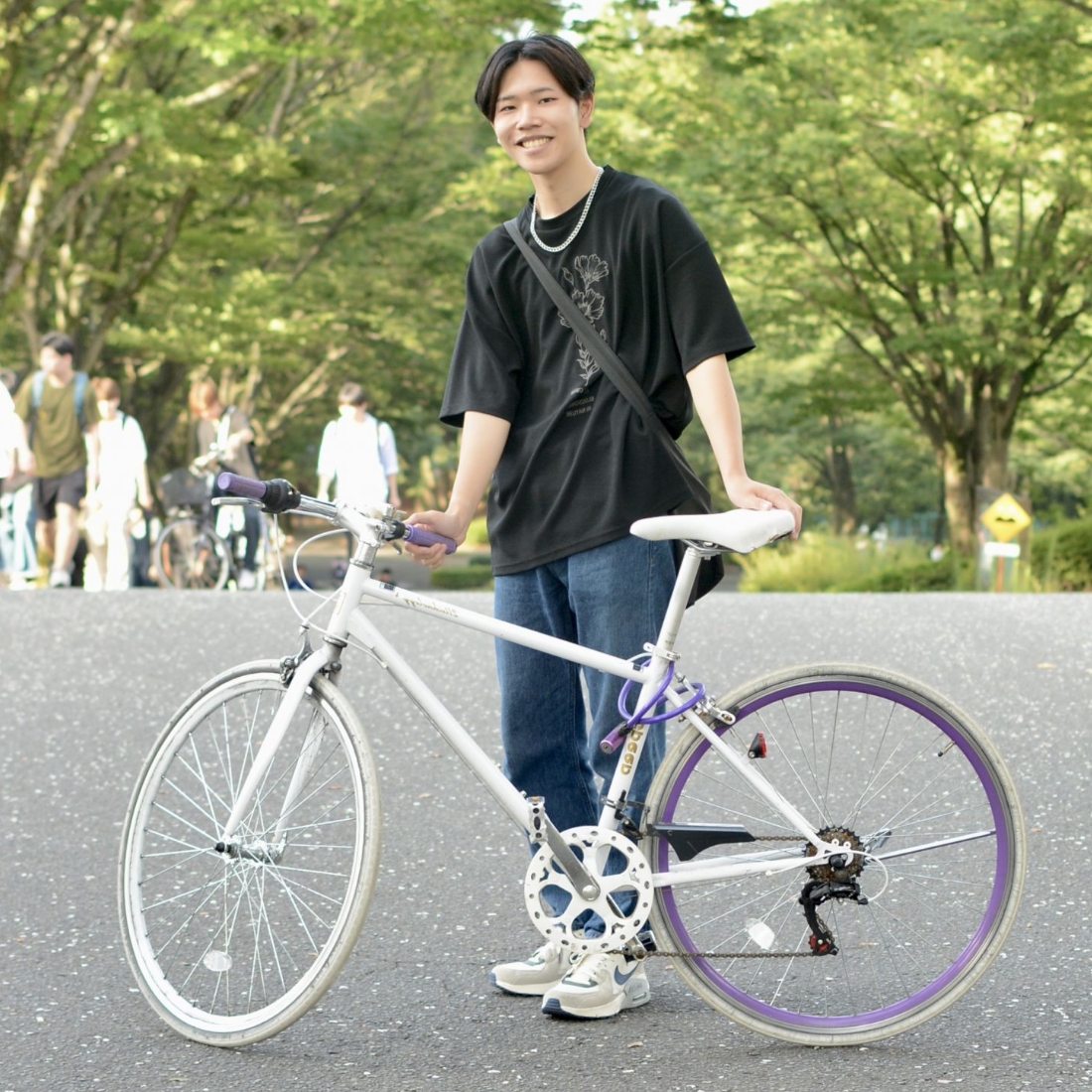 理学部りょうの相棒の自転車をチェック✅紫の鍵がタイヤの色と合っててお洒落💜🗝