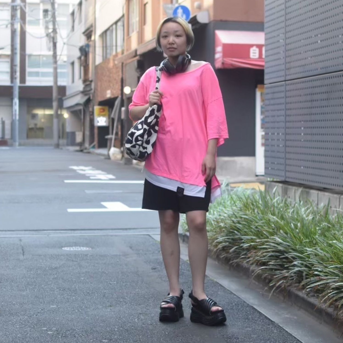 カラフルで目を引く🌈🌈法学部あばばの魅力溢れるアウトフィット