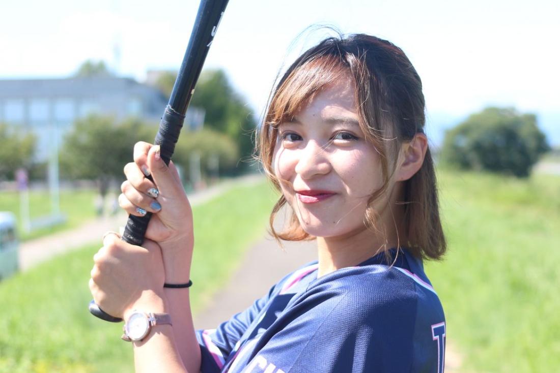茶髪ショート赤リップが映えてる野球少女RISP•つづみん!