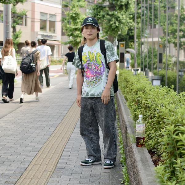 文学部りんたの通学コーデ！古着のTシャツが目を惹きます👾