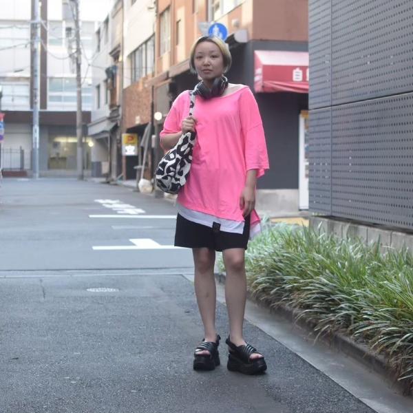 カラフルで目を引く🌈🌈法学部あばばの魅力溢れるアウトフィット