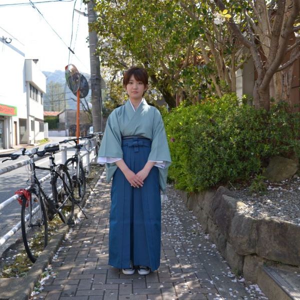 さわやかな色の袴を着こなす日本女子！しずか！